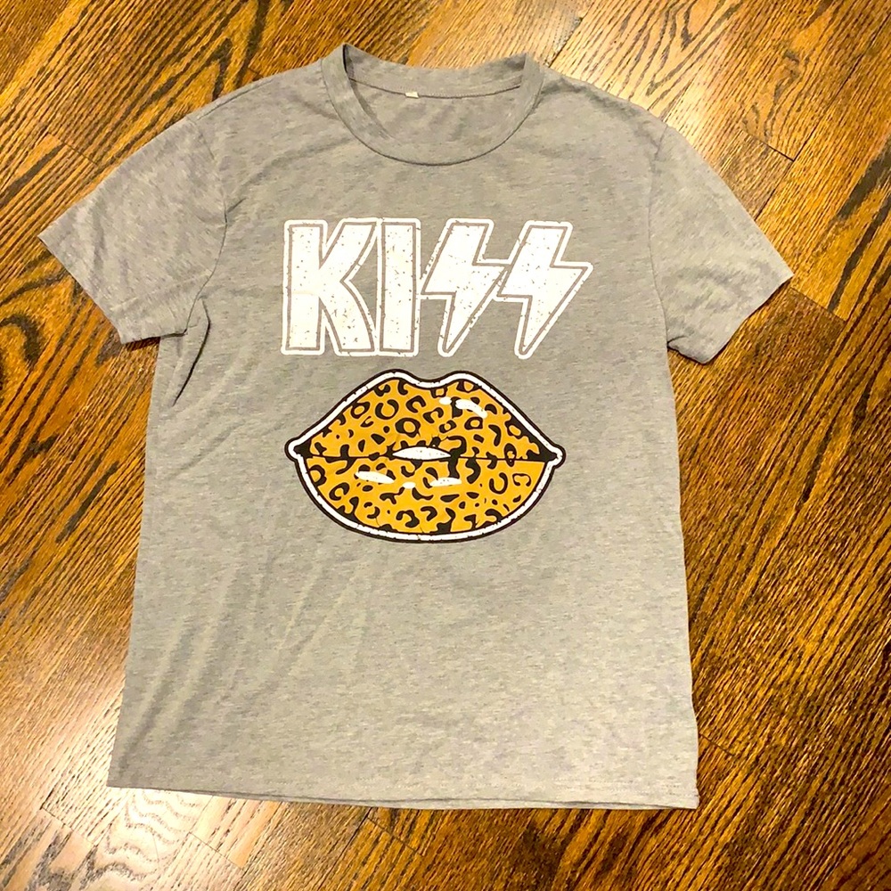 Kiss gray t-shirt with leopard lips